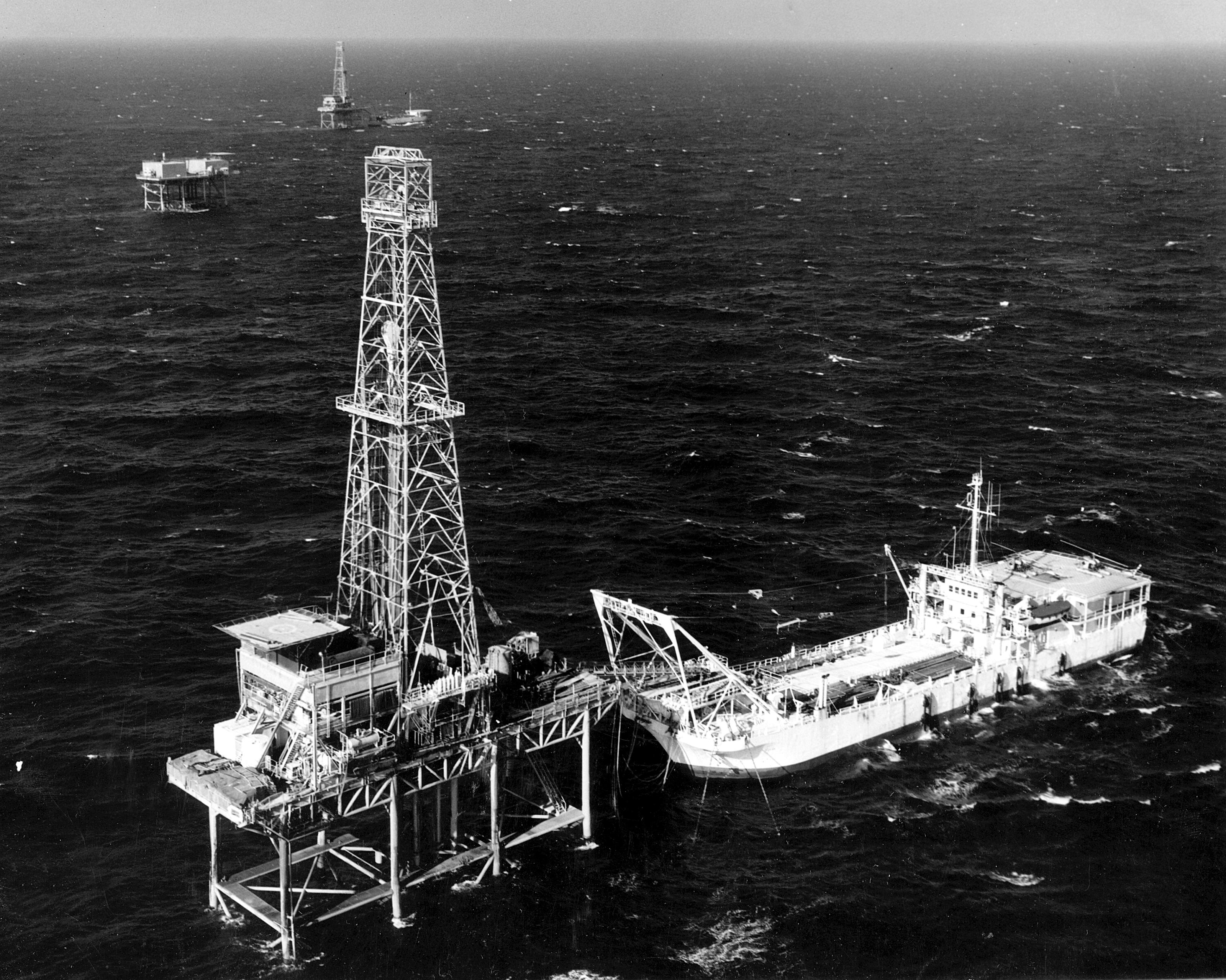 Public domain offshore oil rig platform used as project workflow imagery